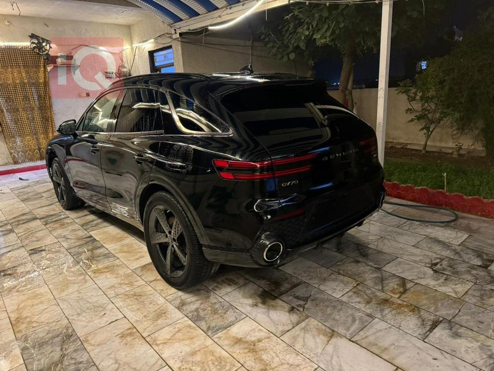 جنسس GV70